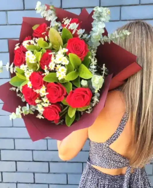 RED ROSIE BOUQUET (1 DOZEN OF ROSES)
