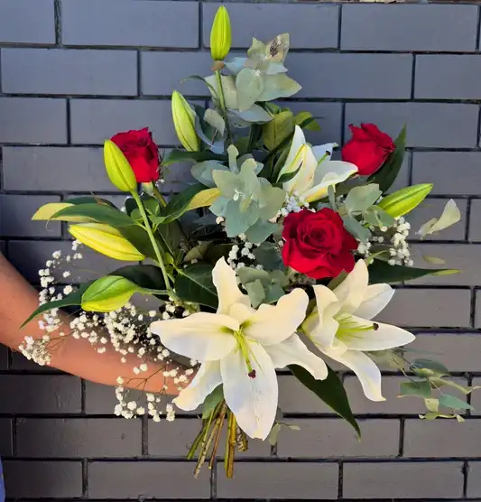 LOVELY LOTTIE BOUQUET