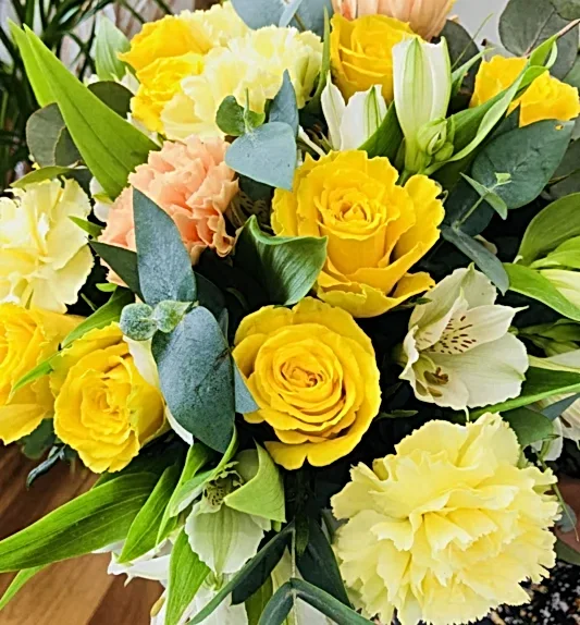 LOVELY LOLA Yellow Arrangement