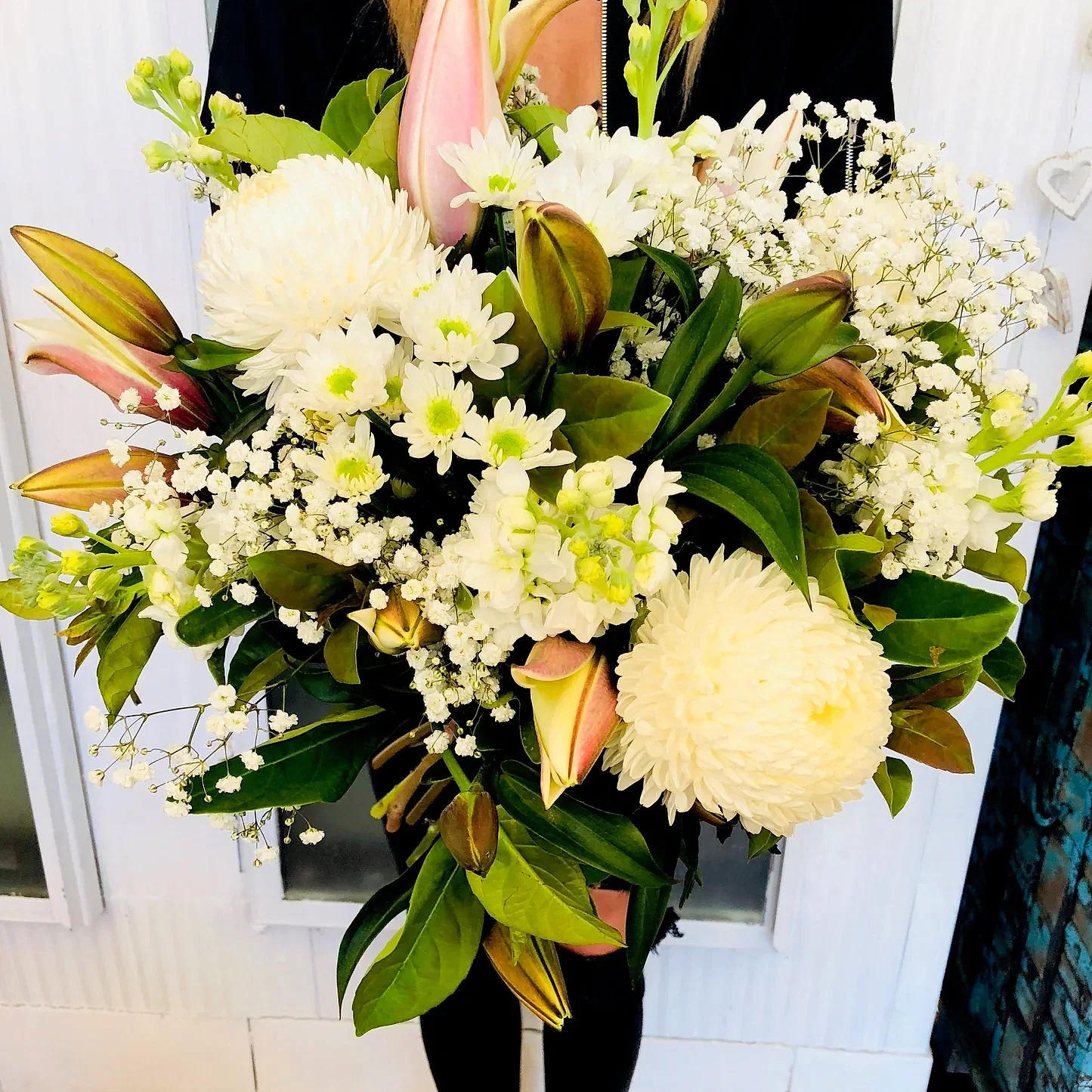 ANGELIC ANJEA White & Green Bouquet